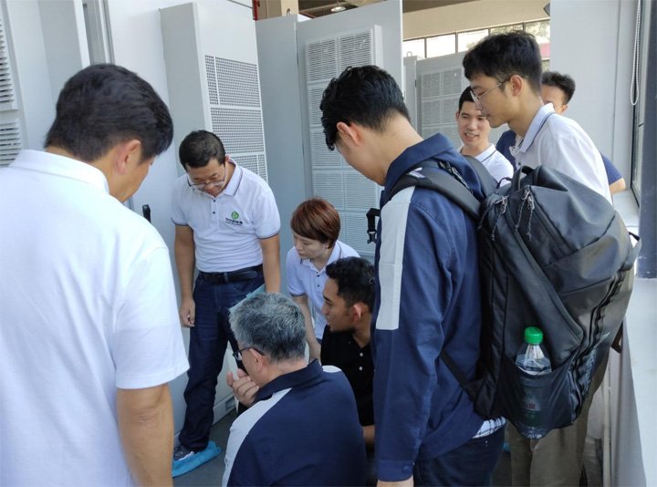 La delegación japonesa de Loop visita Huada Technology 2