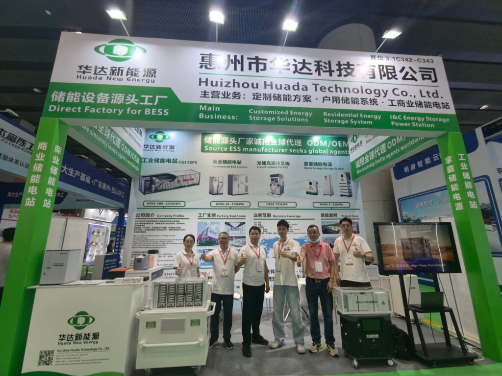Huada New Energy booth at Asia Pacific Energy Storage Exhibition, team photo with residential and container energy storage products