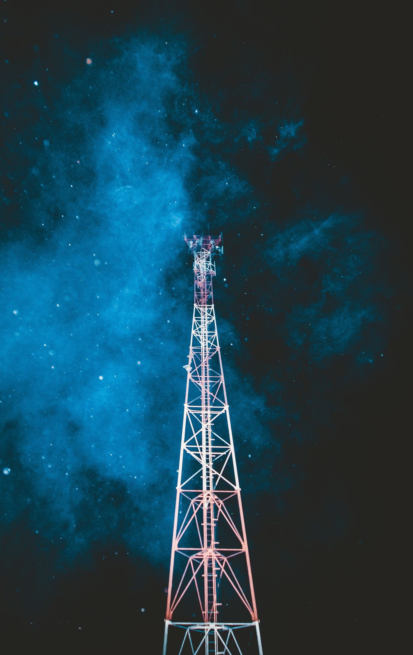 Telecom tower at night powered by standby battery systems, a typical application for 12V 200Ah LiFePO4 batteries