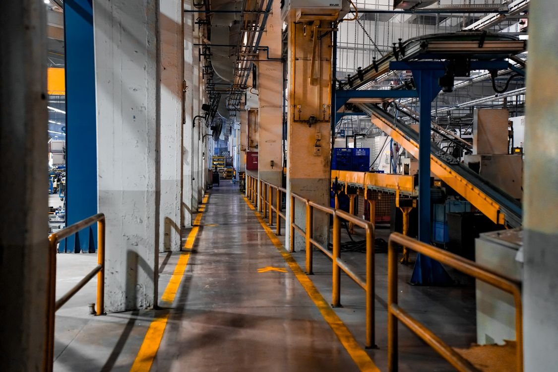 Factory production floor where a 100kW 215kWh cabinet battery energy storage system can shift daytime load